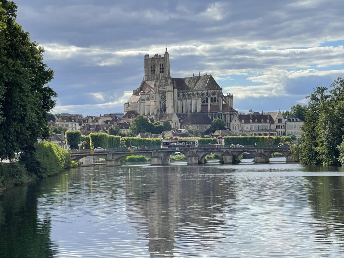 Apartamento Le Pigeonnier Centre Historique Auxerre Exterior foto